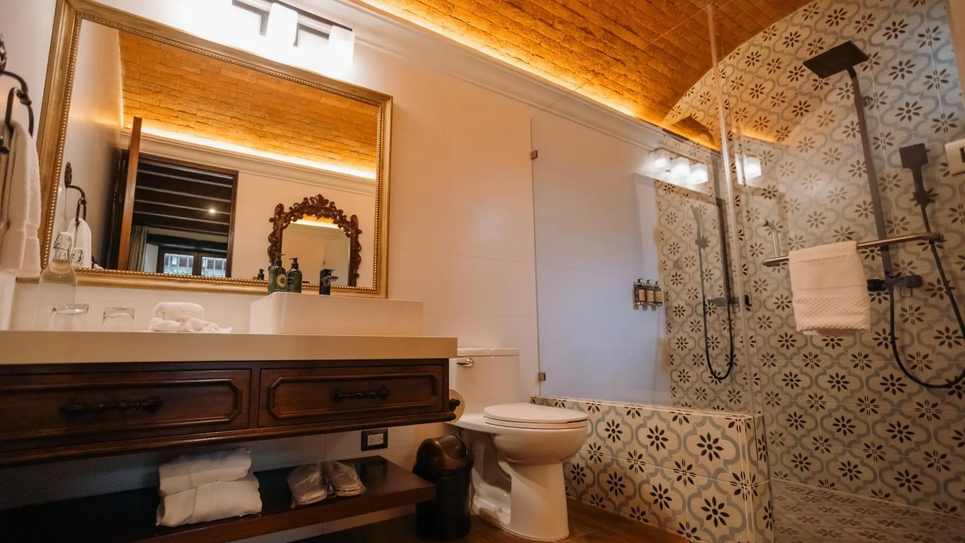 Hotel Boutique Los Pasos & Spa Антигуа-Гватемала